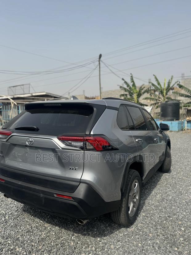 Toyota RAV4 XLE FWD 2023 Gray