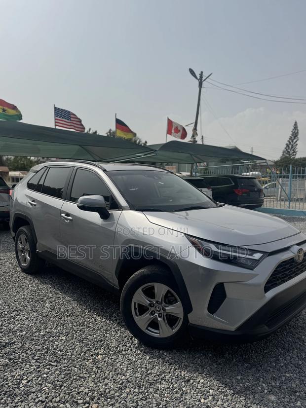 Toyota RAV4 XLE FWD 2023 Gray