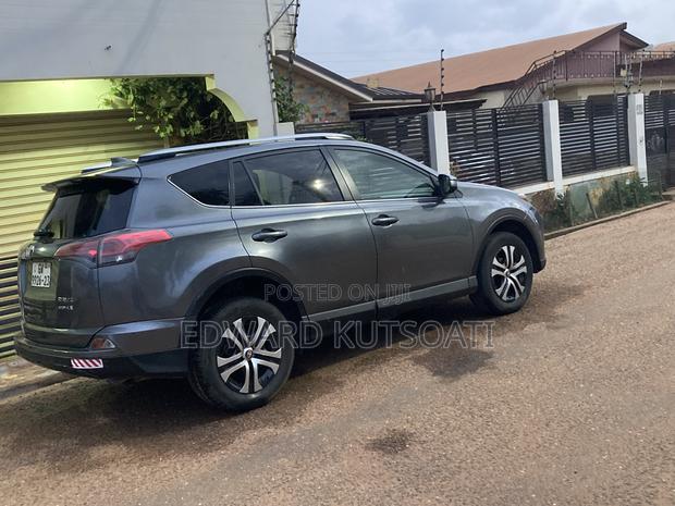 Toyota RAV4 LE AWD (2.5L 4cyl 6A) 2016 Gray
