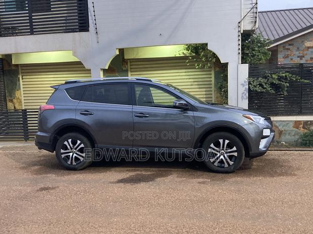 Toyota RAV4 LE AWD (2.5L 4cyl 6A) 2016 Gray