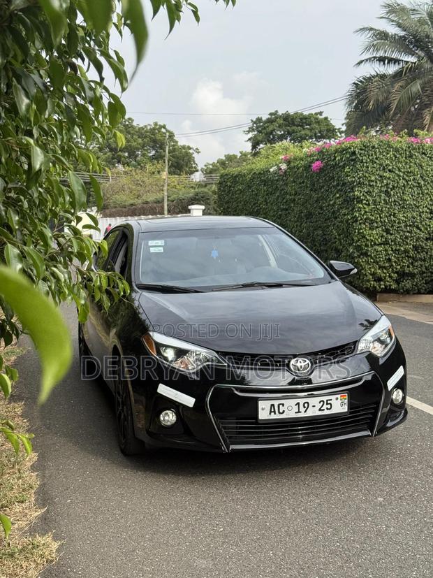 Toyota Corolla S w/Special Edition Pkg (1.8L 4cyl CVT) 2016 Black