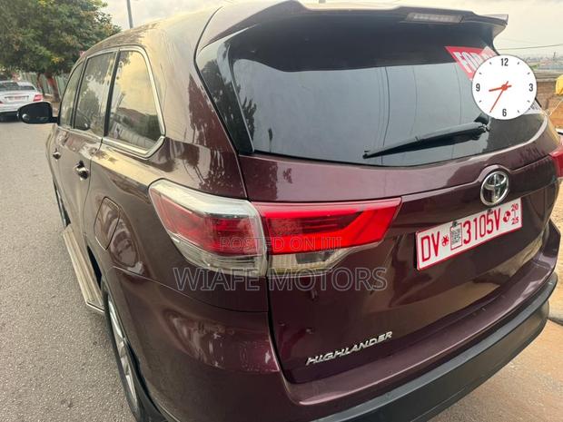 Toyota Highlander LE 4dr SUV (2.7L 4cyl 6A) 2015 Brown