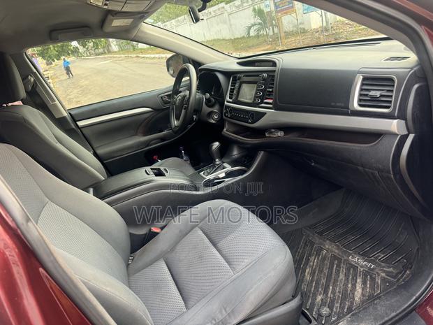 Toyota Highlander LE 4dr SUV (2.7L 4cyl 6A) 2015 Brown
