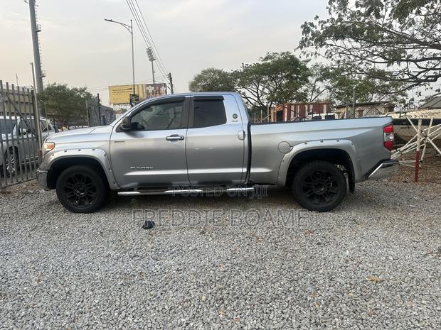 Toyota Tundra 2014 Silver