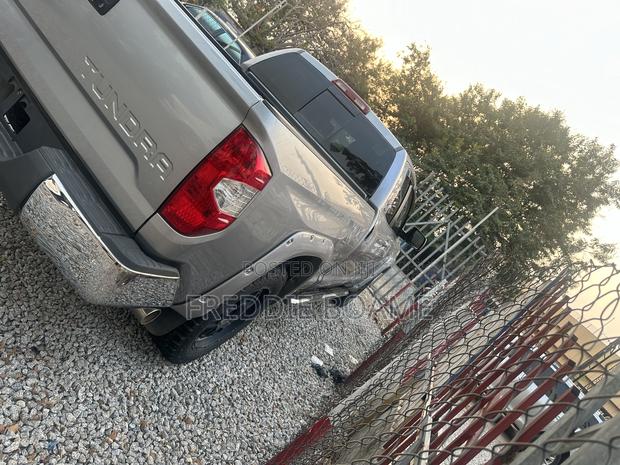 Toyota Tundra 2014 Silver