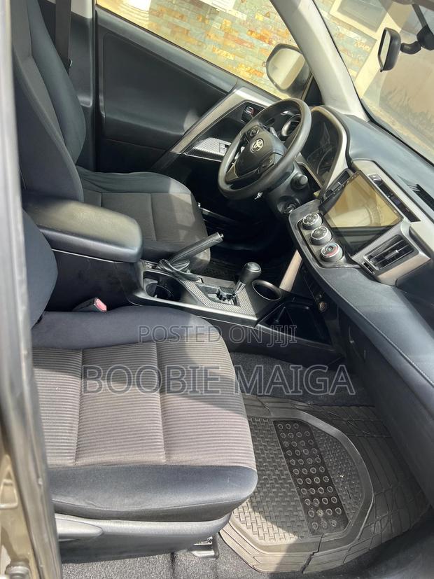 Toyota RAV4 Limited 4dr SUV AWD (2.5L 4cyl 6A) 2015 Gray