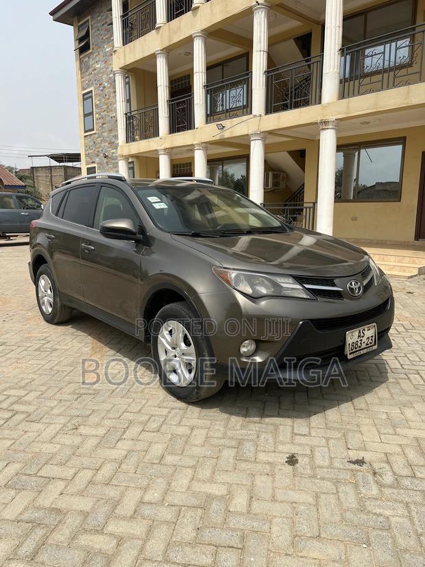 Toyota RAV4 Limited 4dr SUV AWD (2.5L 4cyl 6A) 2015 Gray