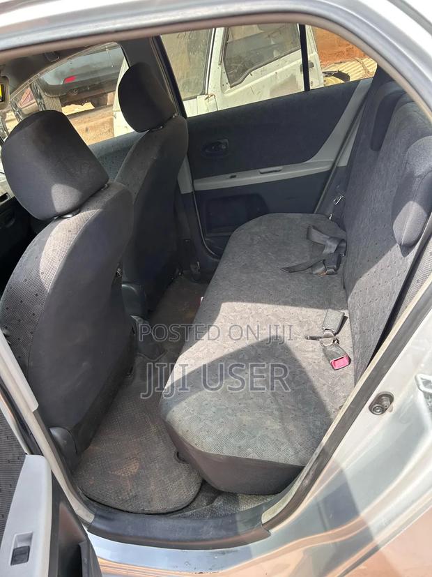 Toyota Vitz 2010 Silver