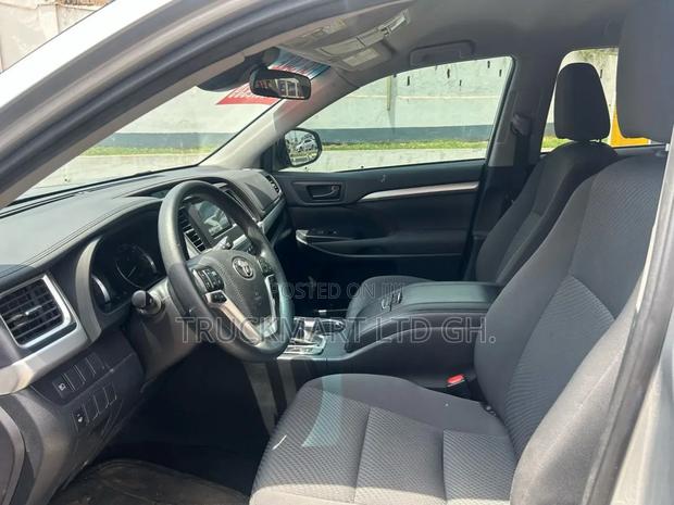 Toyota Highlander XLE 2019 Gray