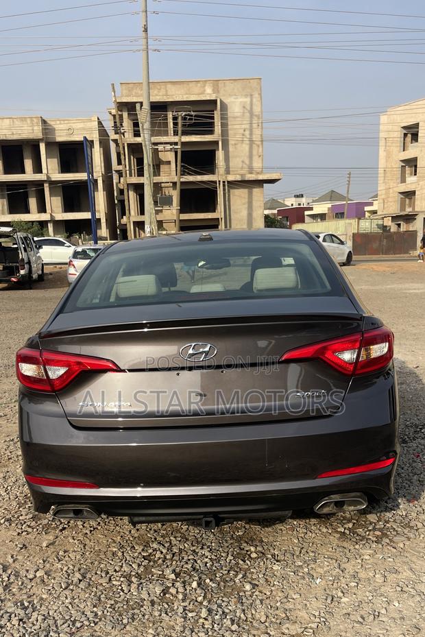Hyundai Sonata Sport 2.0T Sedan FWD (2.0L 4cyl 6A) 2017