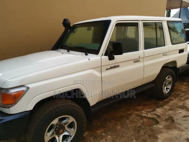 Toyota Land Cruiser 2012 White