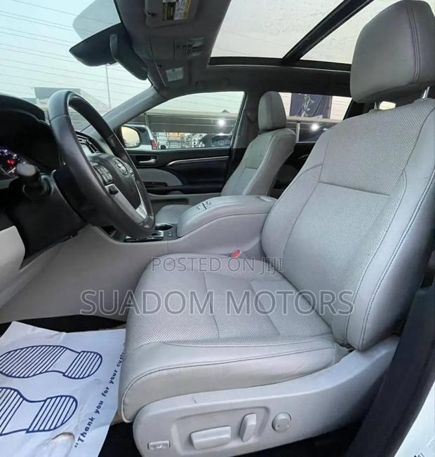 Toyota Highlander LE 2019 White