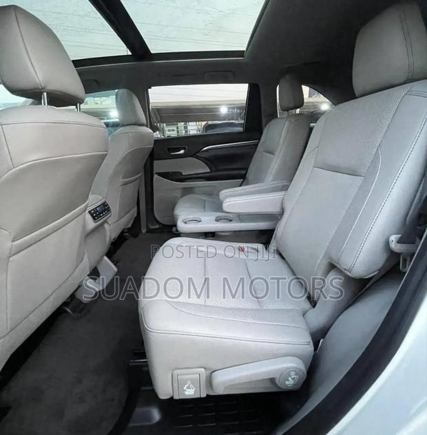 Toyota Highlander LE 2019 White