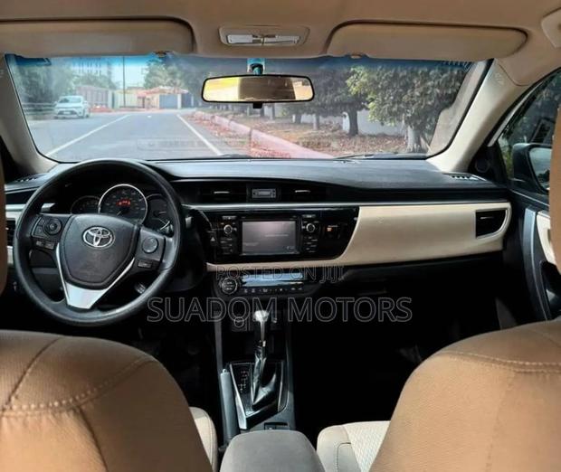 Toyota Corolla LE 4dr Sedan (1.8L 4cyl CVT) 2015 White