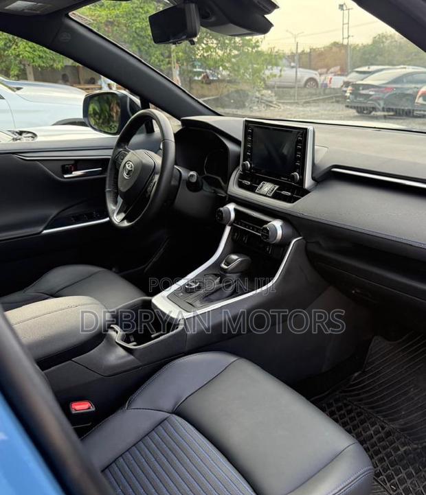 Toyota RAV4 2022 Blue