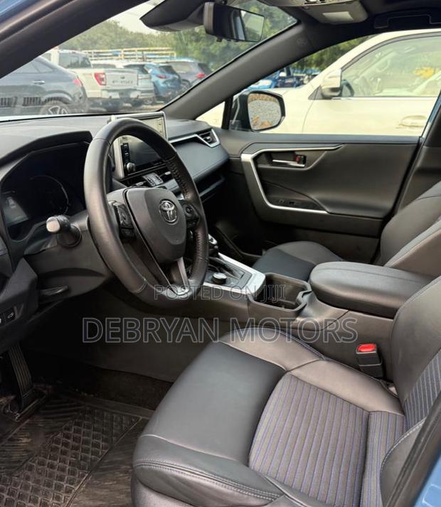 Toyota RAV4 2022 Blue