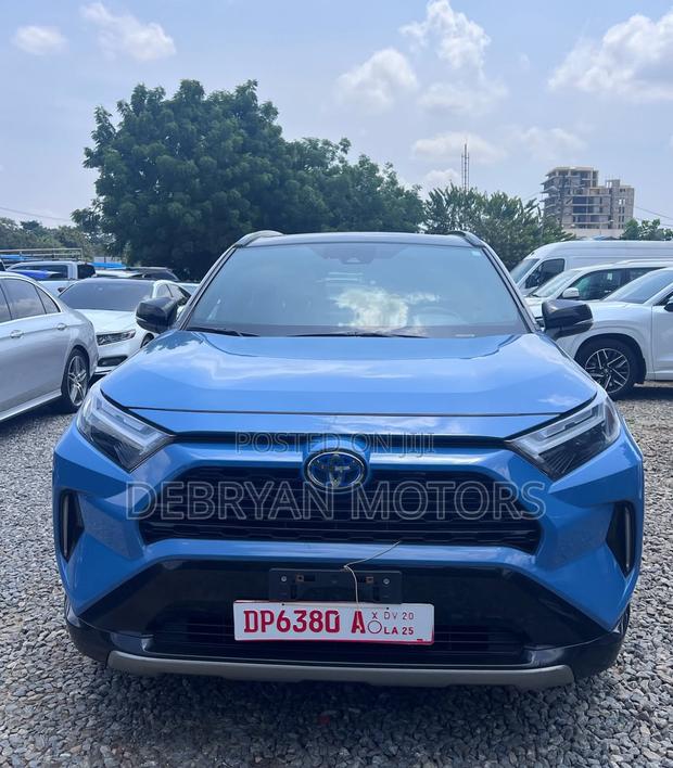 Toyota RAV4 2022 Blue