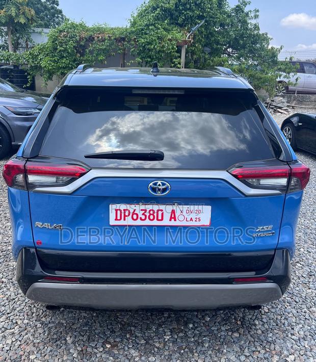 Toyota RAV4 2022 Blue