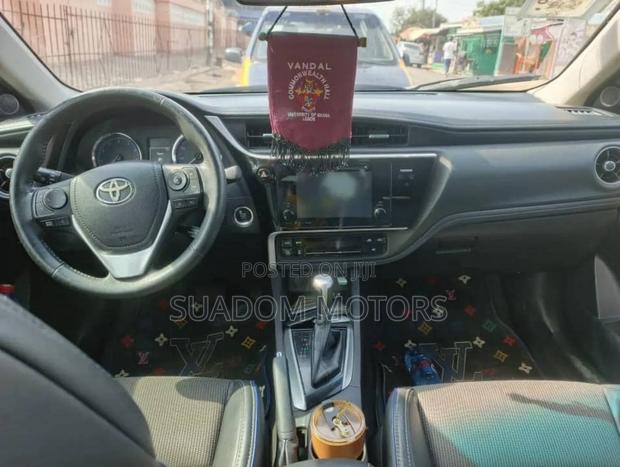 Toyota Corolla SE 4dr Sedan (1.8L 4cyl CVT) 2017 Red
