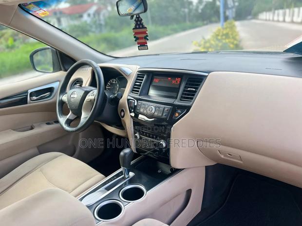 Nissan Pathfinder S 4dr 4x4 (3.5L 6cyl) 2016 Black