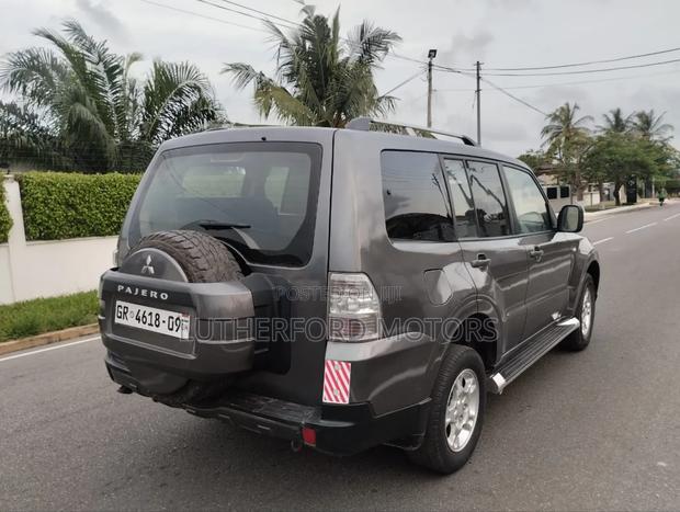 Mitsubishi Pajero 2009 Gray