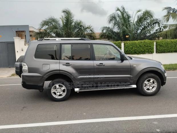 Mitsubishi Pajero 2009 Gray