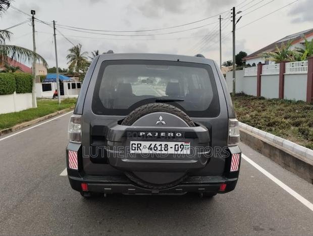 Mitsubishi Pajero 2009 Gray