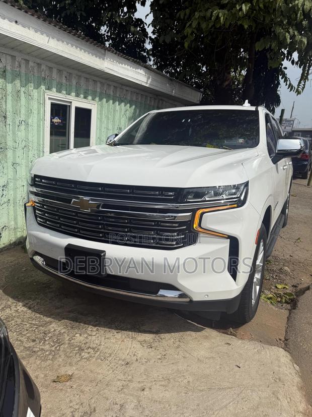 Chevrolet Suburban 2023 White