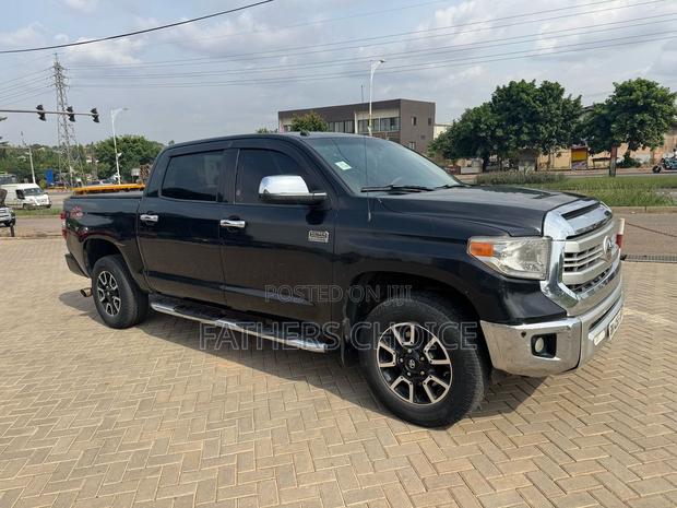 Toyota Tundra 1794 4dr CrewMax 4WD SB (5.7L 8cyl 6A) 2015 Black