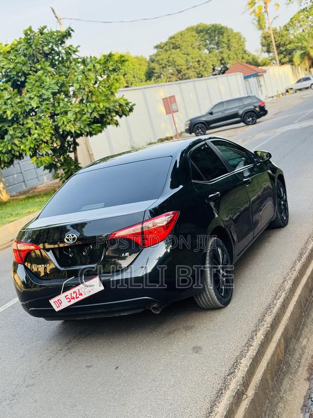 Toyota Corolla LE Eco (1.8L 4cyl 2A) 2018 Black