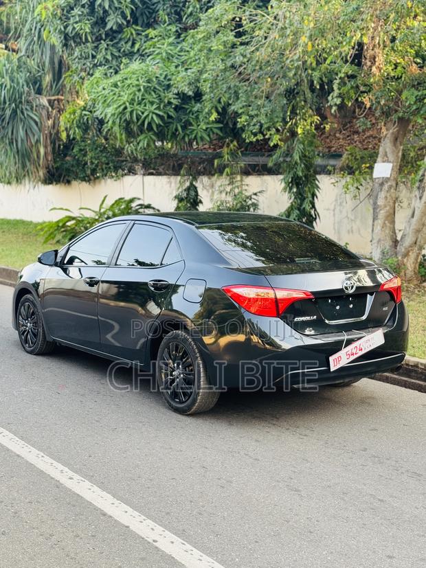 Toyota Corolla LE Eco (1.8L 4cyl 2A) 2018 Black