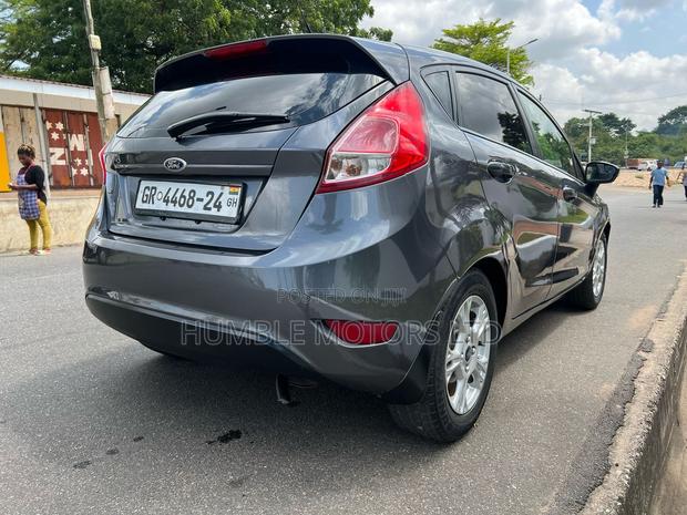 Ford Fiesta 2015 Gray