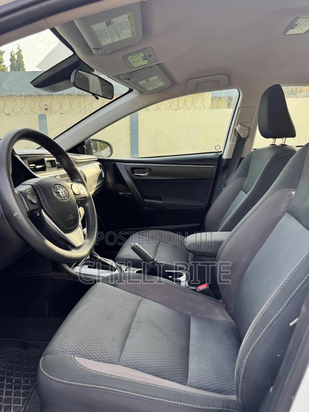 Toyota Corolla LE Eco (1.8L 4cyl 2A) 2018 White