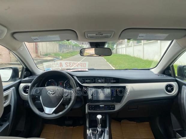 Toyota Corolla LE ECO 4dr Sedan (1.8L 4cyl CVT) 2017 White