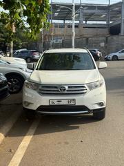 Toyota Highlander Plus 2.7L 2WD 2013 White for sale