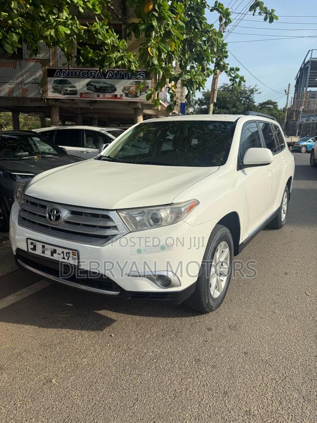 Toyota Highlander Plus 2.7L 2WD 2013 White