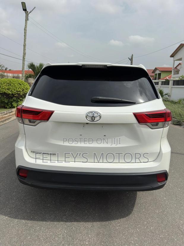 Toyota Highlander LE 4x2 (2.7L 4cyl 6A) 2018 White