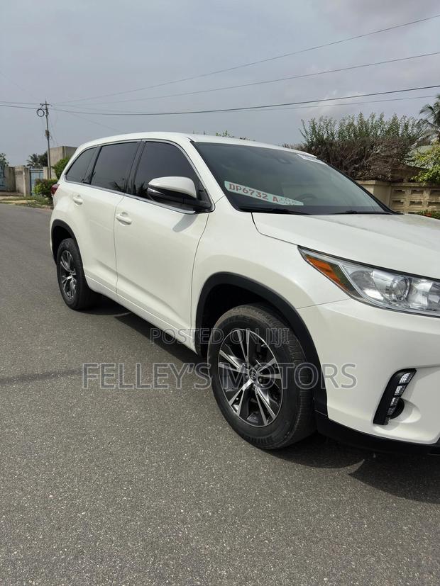 Toyota Highlander LE 4x2 (2.7L 4cyl 6A) 2018 White