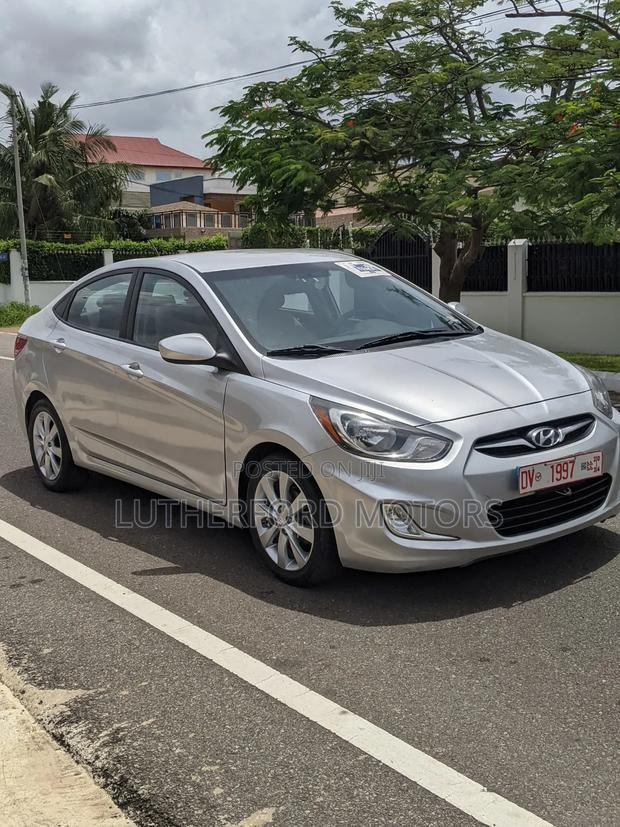 Hyundai Accent 2013 Silver