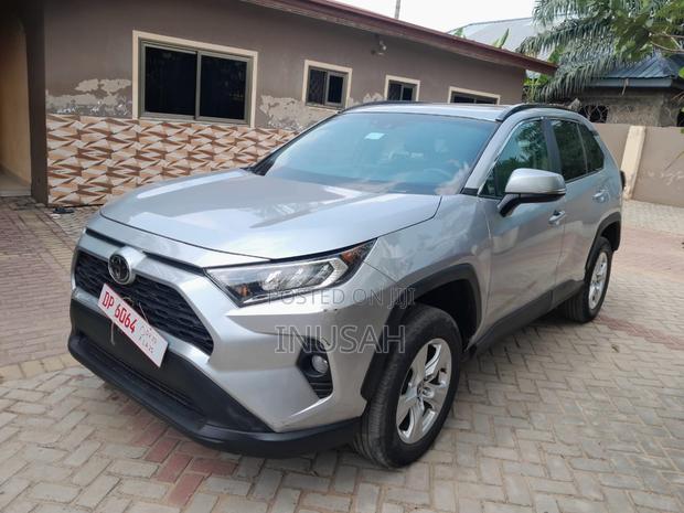 Toyota RAV4 XLE AWD 2020 Gray