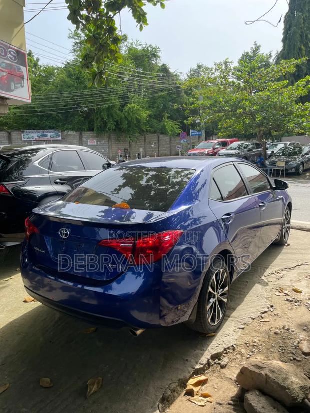 Toyota Corolla SE (1.8L 4cyl 2A) 2019 Blue