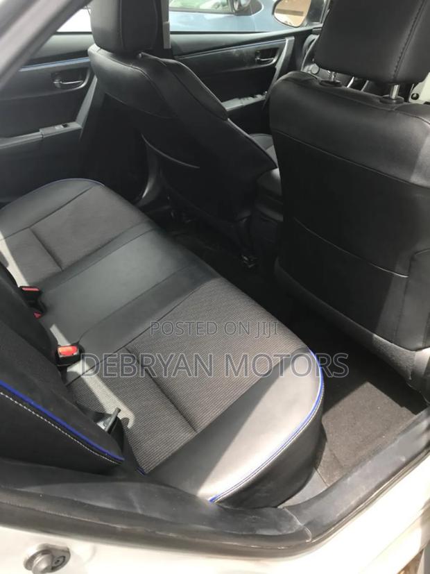 Toyota Corolla SE (1.8L 4cyl 6M) 2019 Silver