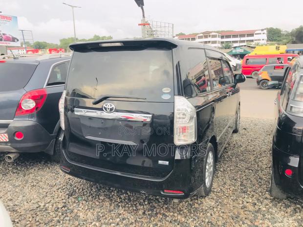 Toyota Voxy 2012 Black