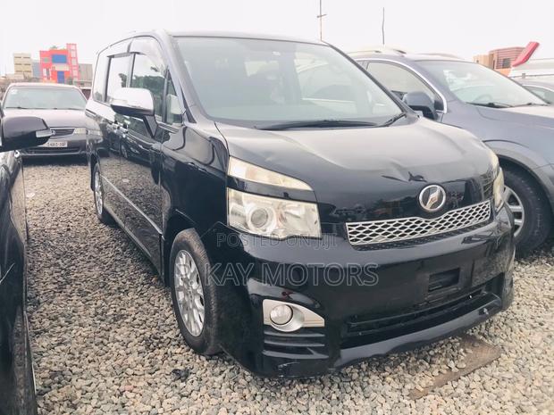 Toyota Voxy 2012 Black