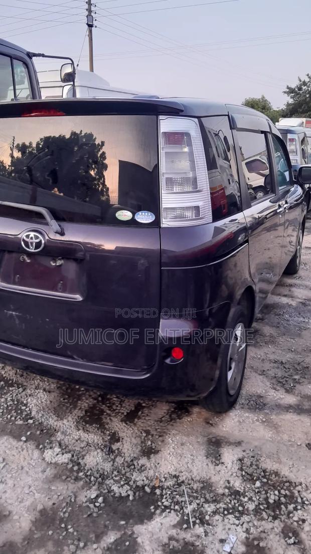 Toyota Sienta 1.5 FWD 2014 Purple