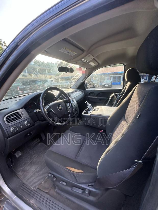 Chevrolet Suburban 1500 LT 2010 Silver