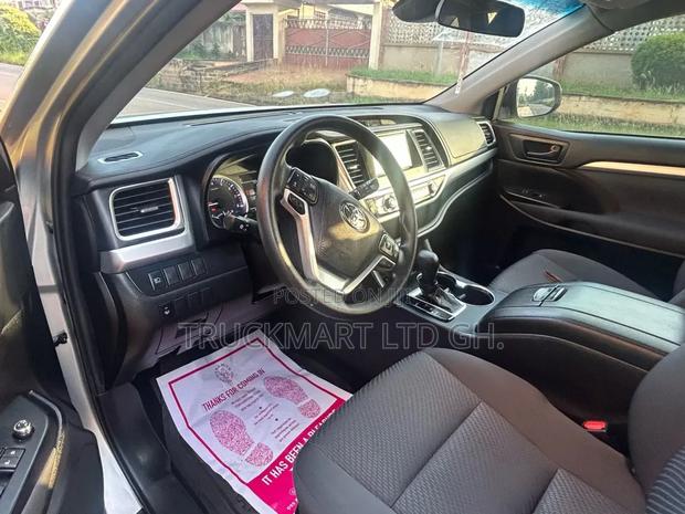 Toyota Highlander XLE 2019 Gray