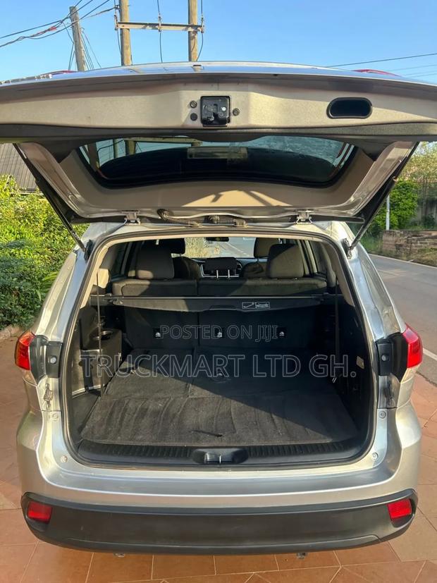 Toyota Highlander XLE 2019 Gray
