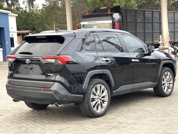 Toyota RAV4 XLE AWD 2019 Black