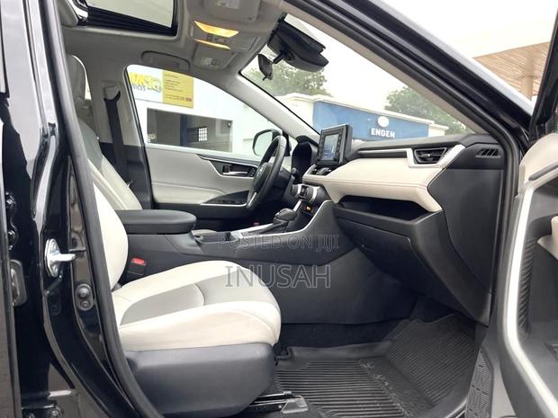 Toyota RAV4 XLE AWD 2019 Black